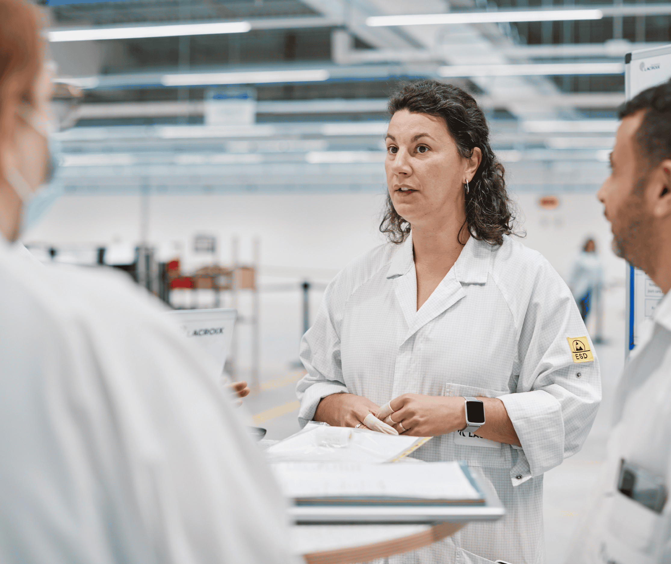 LACROIX Electronics - équipe en réunion au sein d'une usine
DfX - Design for eXcellence